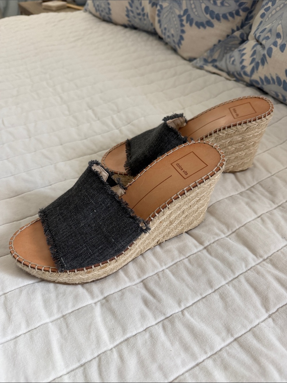 Dolce Vita Dark Black Frayed Denim Espadrille Wedge Slides 8.5 - Picture 2 of 6